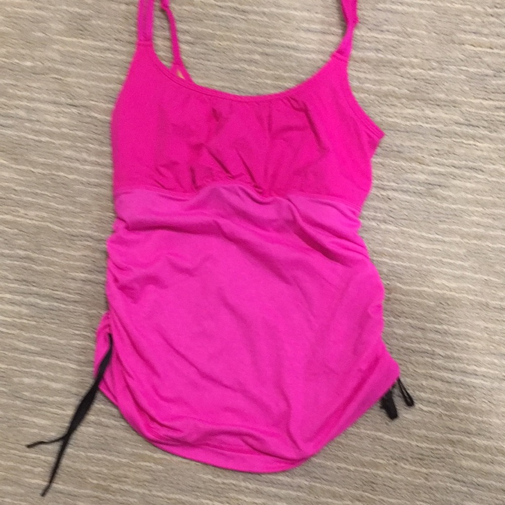 Lululemon yoga top with side gathering. Size 6.